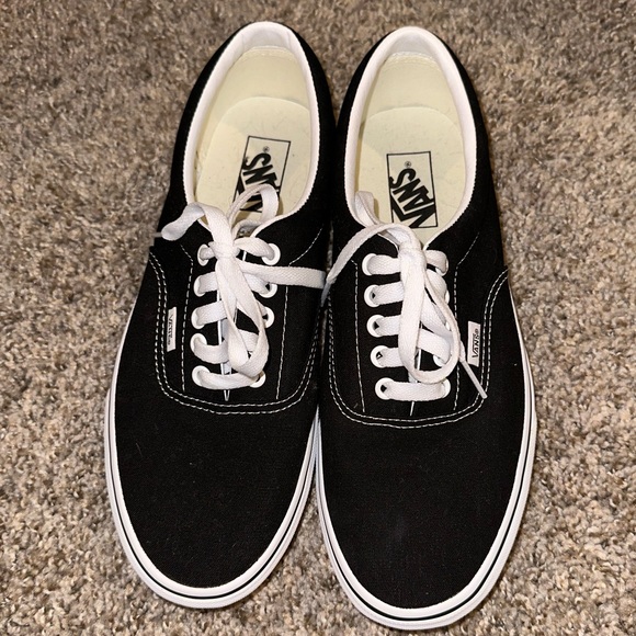 Black Vans shoes - Picture 2 of 4